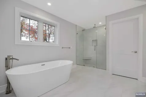 268 Mchenry Drive Paramus NJ 07652