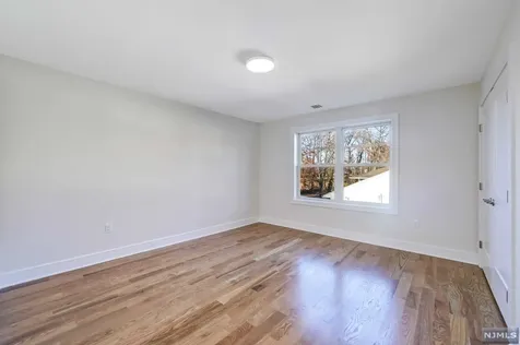 268 Mchenry Drive Paramus NJ 07652