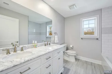 268 Mchenry Drive Paramus NJ 07652