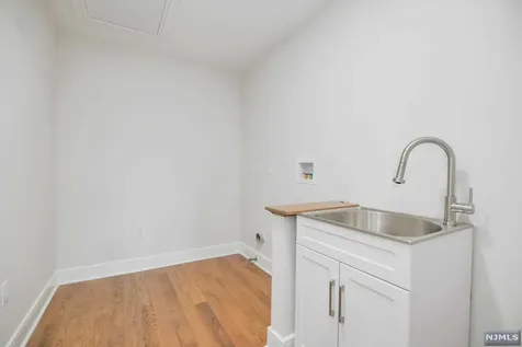 268 Mchenry Drive Paramus NJ 07652