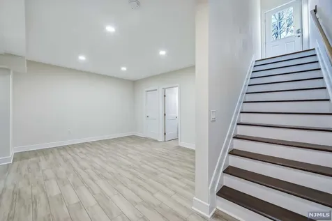 268 Mchenry Drive Paramus NJ 07652
