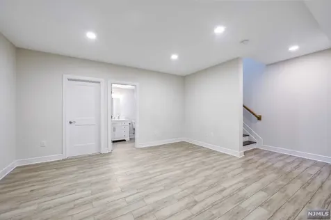 268 Mchenry Drive Paramus NJ 07652