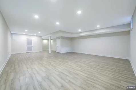 268 Mchenry Drive Paramus NJ 07652