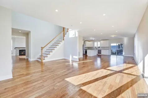 268 Mchenry Drive Paramus NJ 07652
