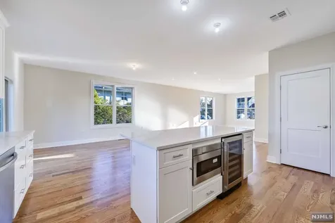 268 Mchenry Drive Paramus NJ 07652