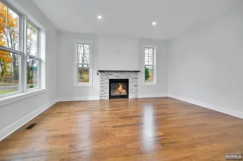 268 Mchenry Drive Paramus NJ 07652