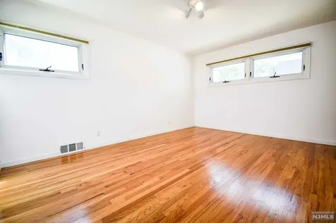 343 Harrison Street Paramus NJ 07652
