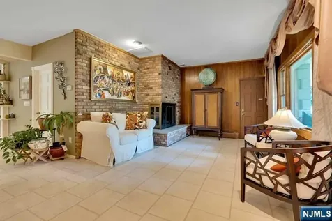 151 Donnybrook Drive Allendale NJ 07401