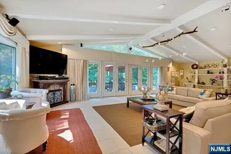 151 Donnybrook Drive Allendale NJ 07401