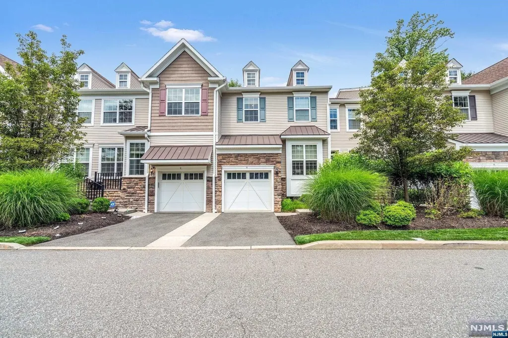 8 Masterson Court Waldwick NJ 07463