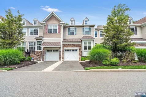 8 Masterson Court Waldwick NJ 07463