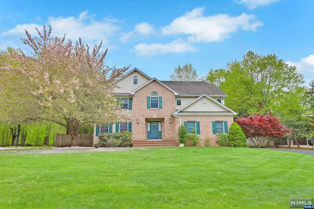 4 Meadow Lark Court Oakland NJ 07436
