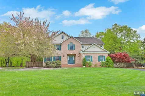 4 Meadow Lark Court Oakland NJ 07436