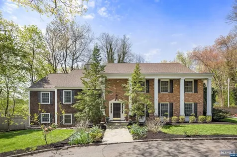 23 Holmehill Lane Roseland NJ 07068