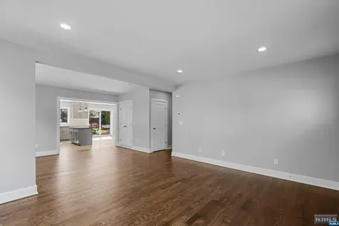 186 W Midland Avenue Paramus NJ 07652