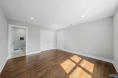 186 W Midland Avenue Paramus NJ 07652