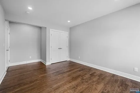 186 W Midland Avenue Paramus NJ 07652