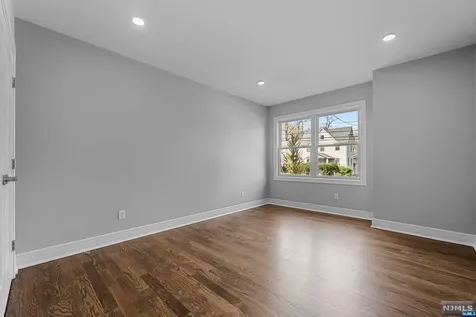 186 W Midland Avenue Paramus NJ 07652