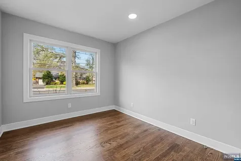 186 W Midland Avenue Paramus NJ 07652