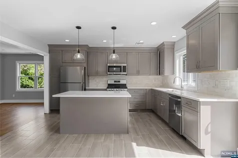 186 W Midland Avenue Paramus NJ 07652