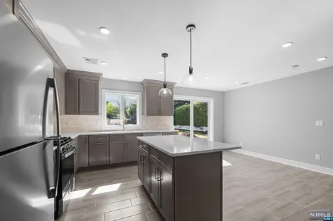 186 W Midland Avenue Paramus NJ 07652