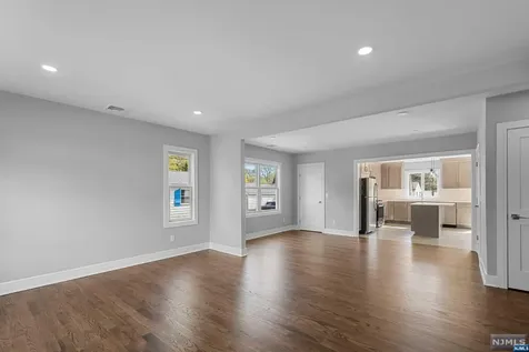 186 W Midland Avenue Paramus NJ 07652