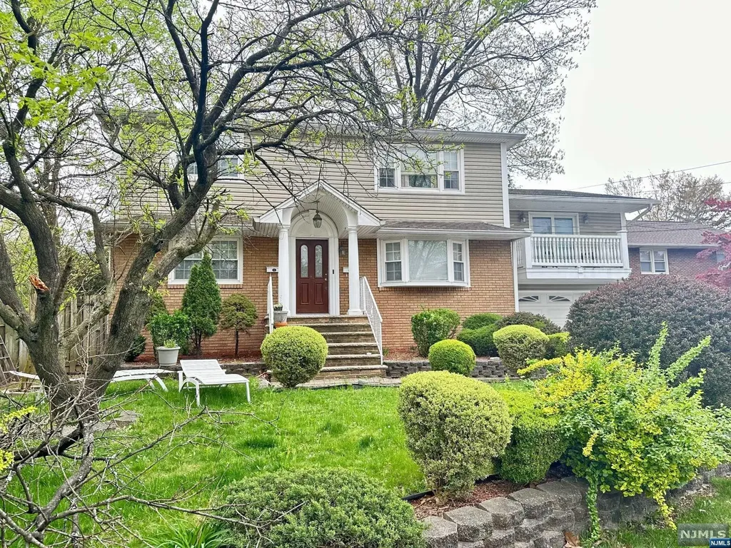 22 Garners Lane Elmwood Park NJ 07407