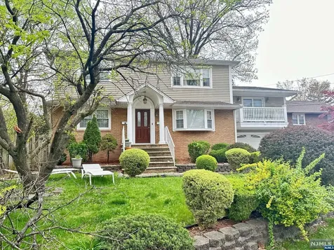 22 Garners Lane Elmwood Park NJ 07407