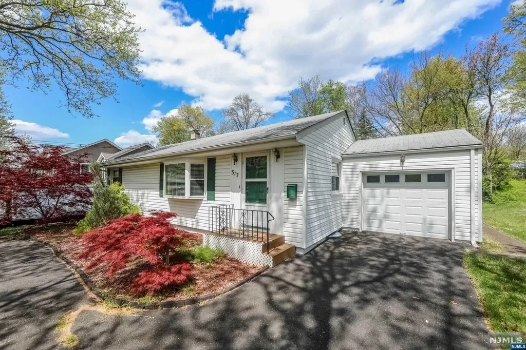 317 Oradell Avenue Paramus NJ 07652