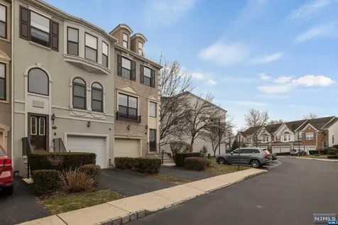 332 Winthrop Drive Nutley NJ 07110