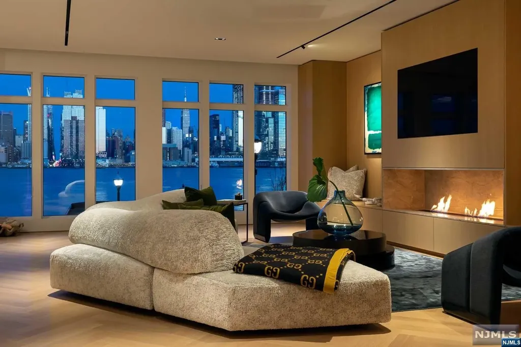 12 Henley Place Weehawken NJ 07086