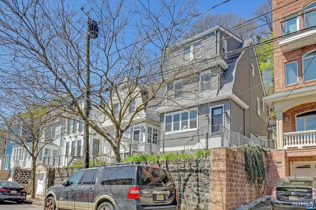 534 Undercliff Avenue Edgewater NJ 07020