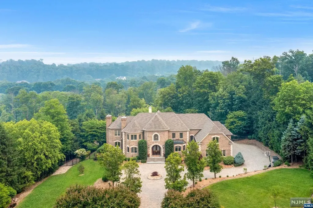 25 Brams Hill Drive Mahwah NJ 07430