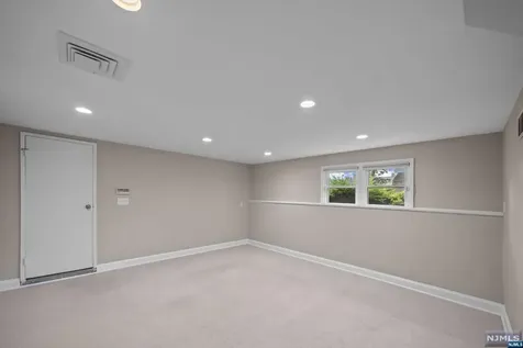 23 Hampshire Road Paramus NJ 07652