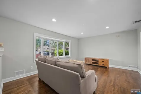 23 Hampshire Road Paramus NJ 07652