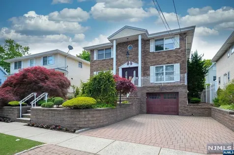 944 Maple Avenue Ridgefield NJ 07657