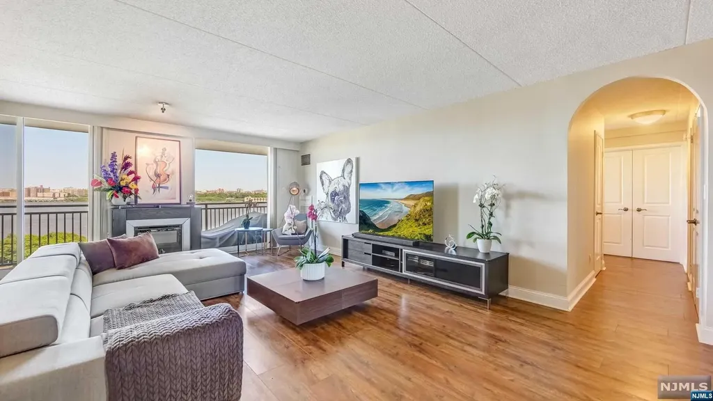 1077 River Road Edgewater NJ 07020