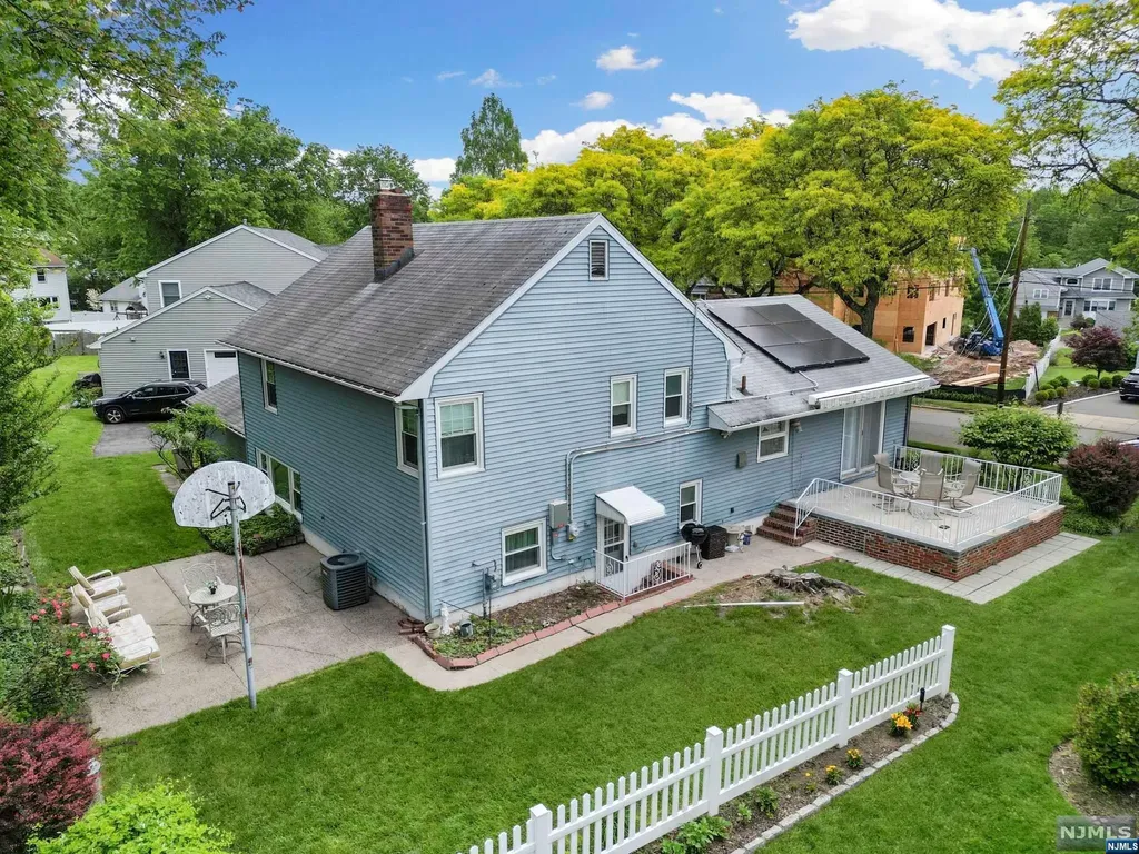 906 Perry Lane Teaneck NJ 07666
