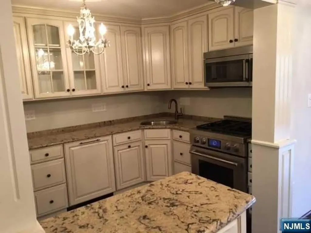 2137 Isabelle Court Mahwah NJ 07430