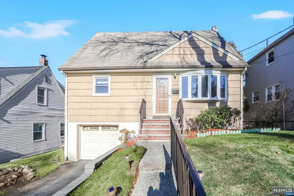 525 Oritani Place Teaneck NJ 07666