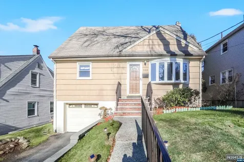 525 Oritani Place Teaneck NJ 07666