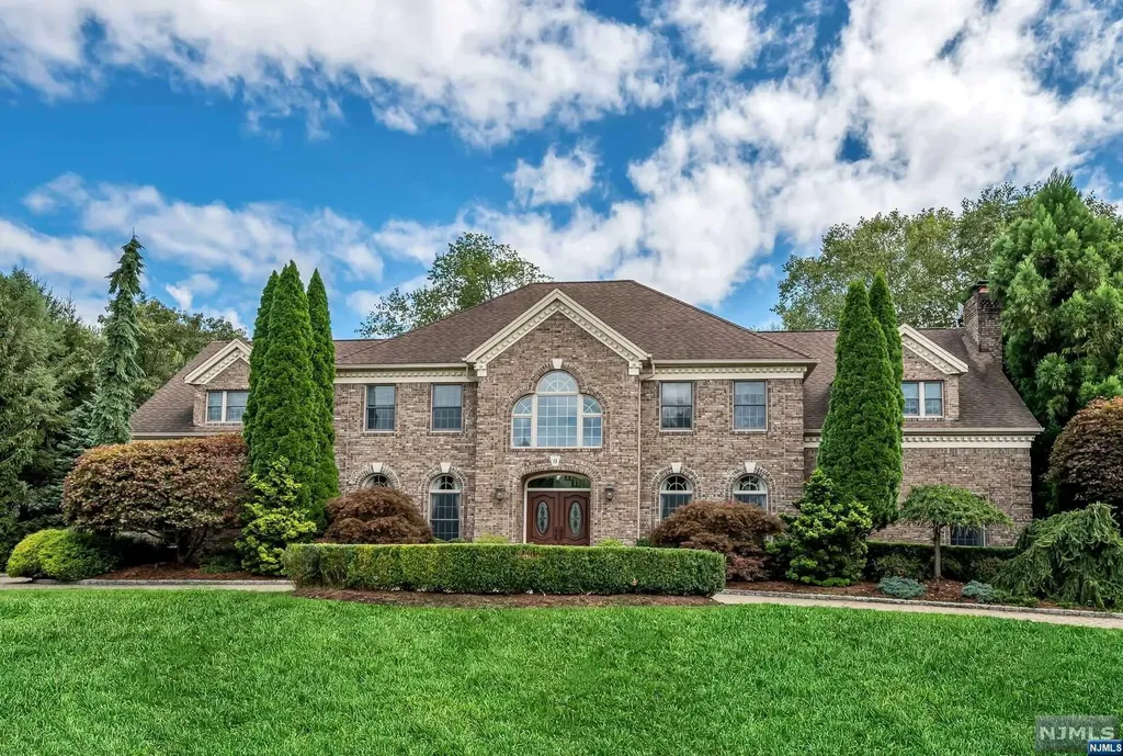 15 Mettowee Farms Court Upper Saddle River NJ 07458