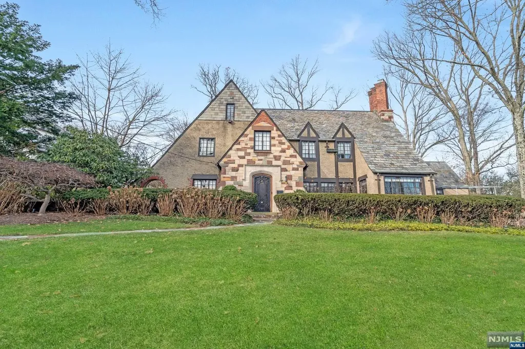 374 Heights Road Ridgewood NJ 07450
