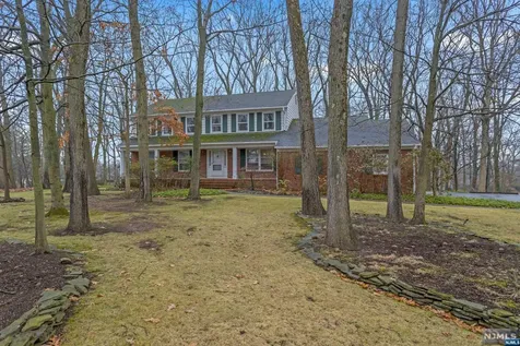 105 Surrey Place North Haledon NJ 07508