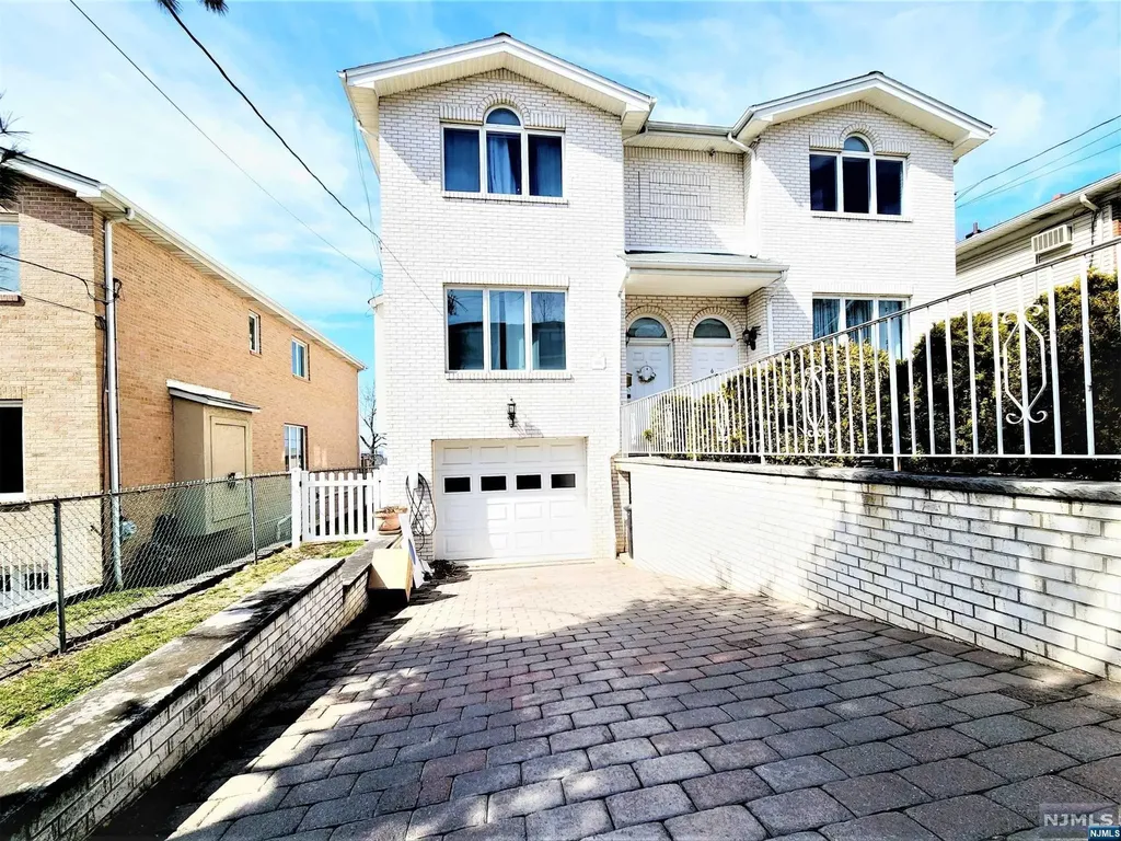 467A 8th Street Palisades Park NJ 07650