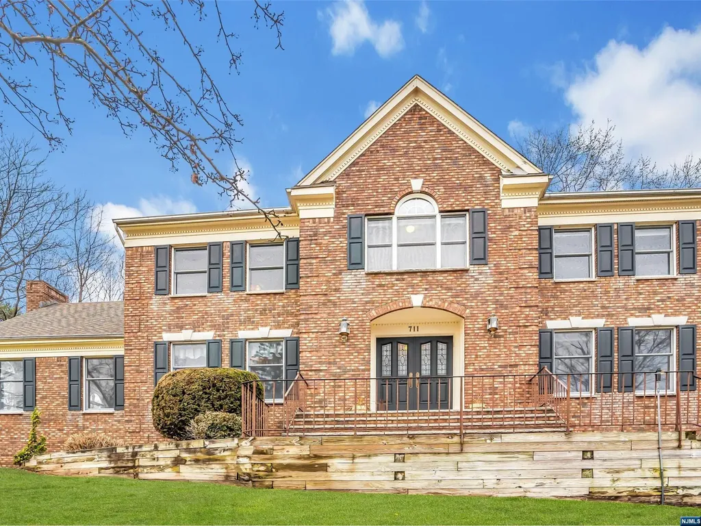 711 Hemlock Drive Oradell NJ 07649