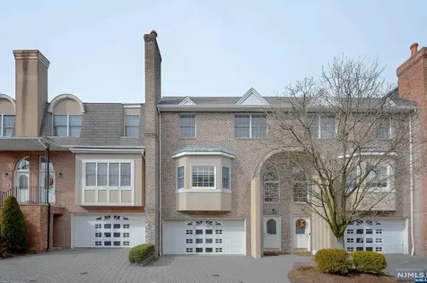 106 Stonegate Trail Cresskill NJ 07626