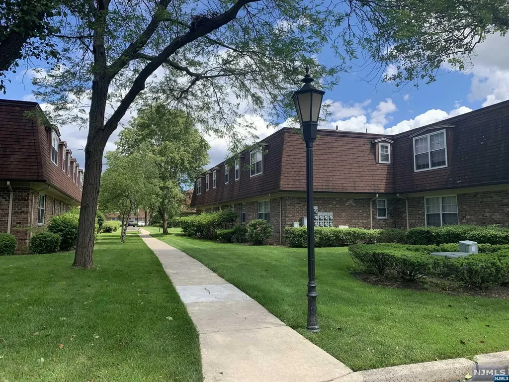 308 Sutton Place Norwood NJ 07648