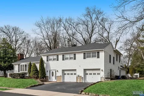 33 Evergreen Street Waldwick NJ 07463