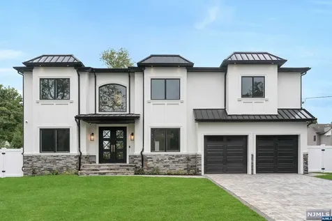 183 Cleenput Terrace Paramus NJ 07652
